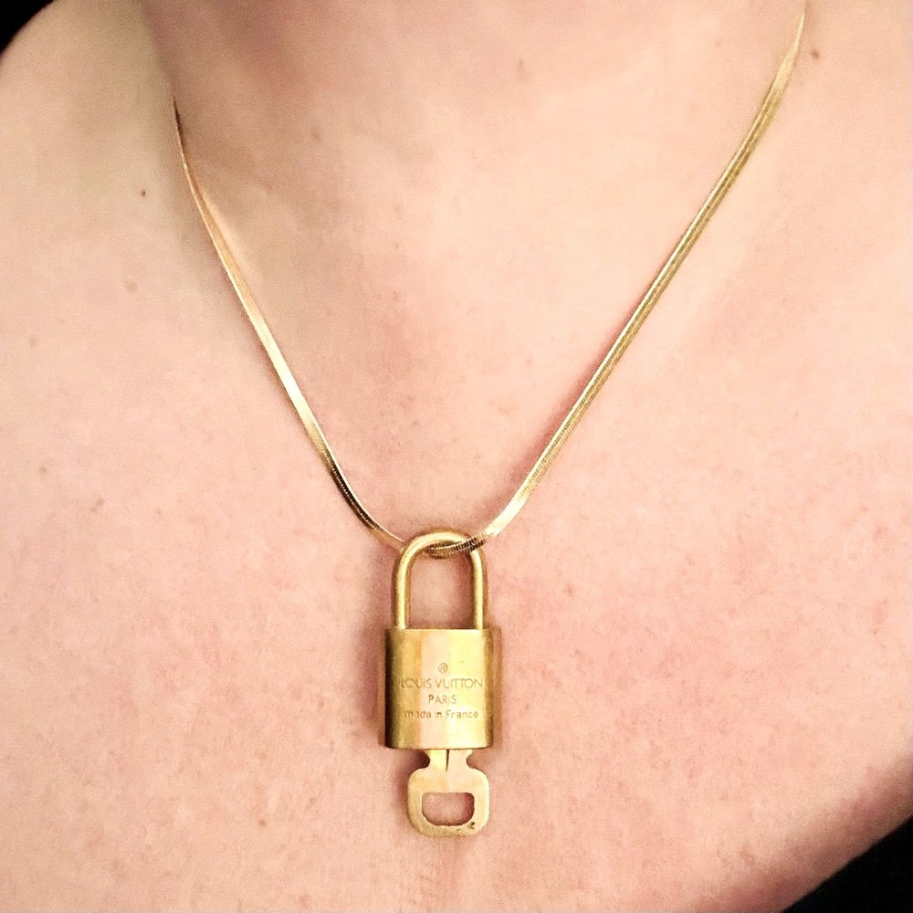 Louis Vuitton #302 Gold Padlock and Key on chain necklaces - Picture 7 of 7